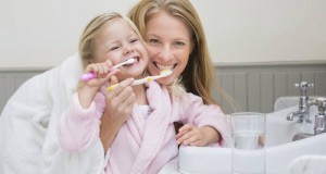 Tandenpoetsen met kinderen